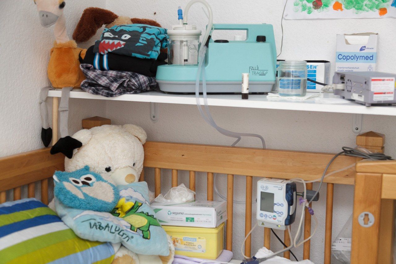 Intensivstation im Kinderzimmer: Ambulante Kinderkrankenpflege – ein persönlicher Einblick
